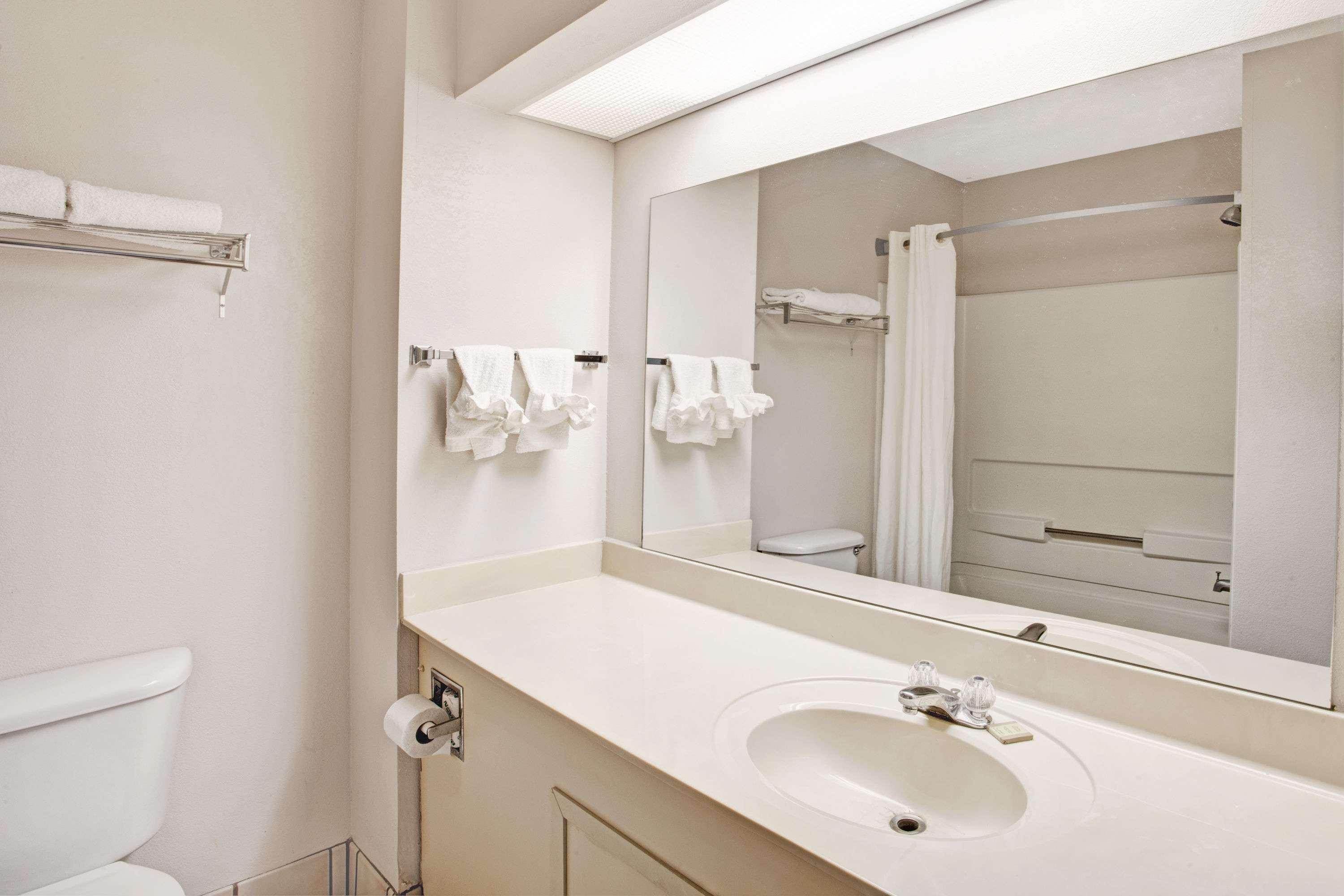 Super 8 By Wyndham Olive Branch Ξενοδοχείο Εξωτερικό φωτογραφία
